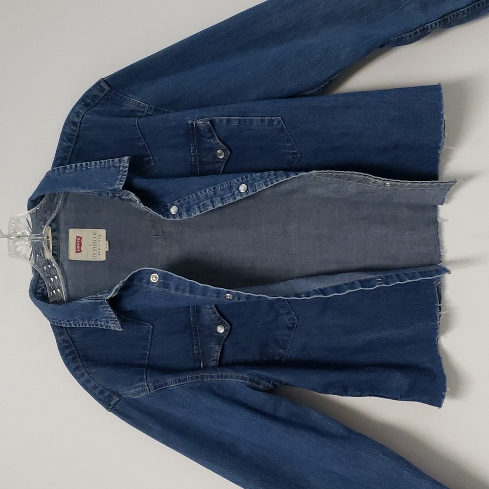 Levi's cropped‎ denim shirt